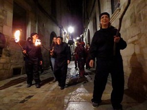 Fires 2019. La Drakofarra, descens del Beatusaure i del petit Drac Major per les escales de la Catedral de Girona