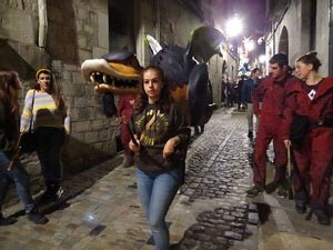 Fires 2019. La Drakofarra, descens del Beatusaure i del petit Drac Major per les escales de la Catedral de Girona