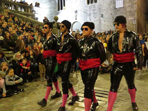Fires 2019. La Drakofarra, descens del Beatusaure i del petit Drac Major per les escales de la Catedral de Girona