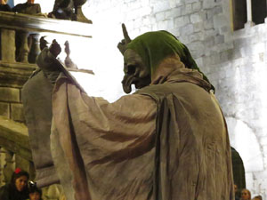 Fires 2019. La Drakofarra, descens del Beatusaure i del petit Drac Major per les escales de la Catedral de Girona