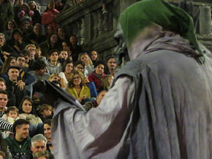 Fires 2019. La Drakofarra, descens del Beatusaure i del petit Drac Major per les escales de la Catedral de Girona