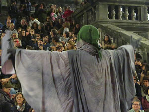 Fires 2019. La Drakofarra, descens del Beatusaure i del petit Drac Major per les escales de la Catedral de Girona