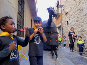 Fires 2019. Passejada de Fires de la Mula Baba i representaci&oacute; de titelles