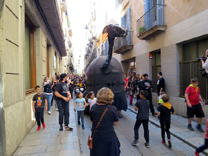 Fires 2019. Passejada de Fires de la Mula Baba i representaci&oacute; de titelles