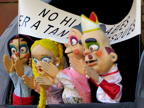 Fires 2019. Passejada de Fires de la Mula Baba i representaci&oacute; de titelles