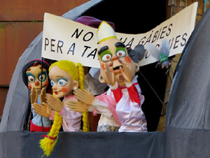 Fires 2019. Passejada de Fires de la Mula Baba i representaci&oacute; de titelles