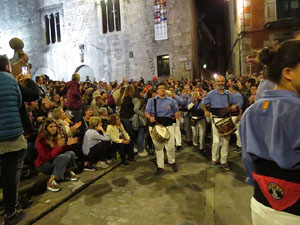 Fires 2019. Pujada d'un pilar per les escales de la Catedral, a c&agrave;rrec dels Marrecs de Salt