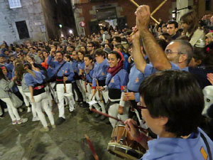 Fires 2019. Pujada d'un pilar per les escales de la Catedral, a c&agrave;rrec dels Marrecs de Salt