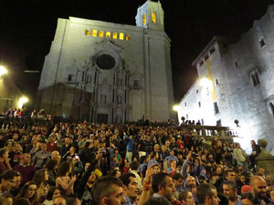 Fires 2019. Pujada d'un pilar per les escales de la Catedral, a c&agrave;rrec dels Marrecs de Salt