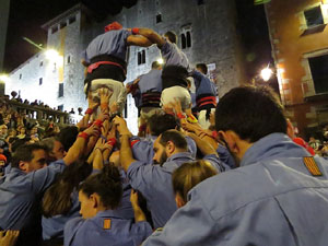 Fires 2019. Pujada d'un pilar per les escales de la Catedral, a c&agrave;rrec dels Marrecs de Salt
