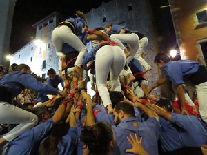 Fires 2019. Pujada d'un pilar per les escales de la Catedral, a c&agrave;rrec dels Marrecs de Salt