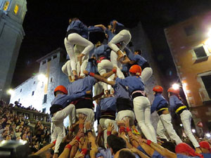 Fires 2019. Pujada d'un pilar per les escales de la Catedral, a c&agrave;rrec dels Marrecs de Salt
