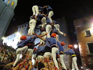 Fires 2019. Pujada d'un pilar per les escales de la Catedral, a c&agrave;rrec dels Marrecs de Salt
