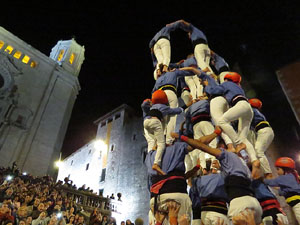 Fires 2019. Pujada d'un pilar per les escales de la Catedral, a c&agrave;rrec dels Marrecs de Salt
