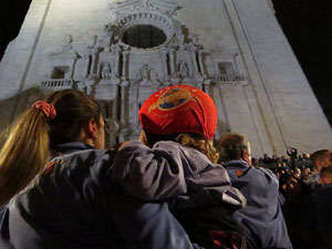 Fires 2019. Pujada d'un pilar per les escales de la Catedral, a c&agrave;rrec dels Marrecs de Salt