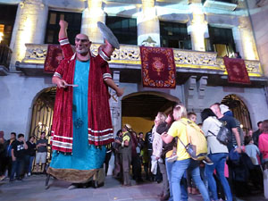 Fires 2019. Preg&oacute; de Fires. Entrada i ballades de capgrossos, gegants i far&agrave;ndula a la pla&ccedil;a del Vi