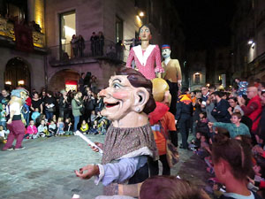 Fires 2019. Preg&oacute; de Fires. Entrada i ballades de capgrossos, gegants i far&agrave;ndula a la pla&ccedil;a del Vi