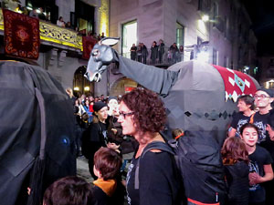 Fires 2019. Preg&oacute; de Fires. Entrada i ballades de capgrossos, gegants i far&agrave;ndula a la pla&ccedil;a del Vi
