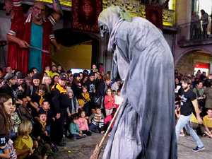Fires 2019. Preg&oacute; de Fires. Entrada i ballades de capgrossos, gegants i far&agrave;ndula a la pla&ccedil;a del Vi