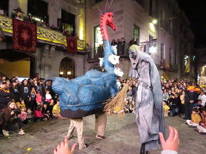 Fires 2019. Preg&oacute; de Fires. Entrada i ballades de capgrossos, gegants i far&agrave;ndula a la pla&ccedil;a del Vi