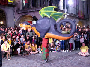 Fires 2019. Preg&oacute; de Fires. Entrada i ballades de capgrossos, gegants i far&agrave;ndula a la pla&ccedil;a del Vi