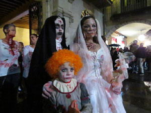 Fires 2019. 8a. Zombie Walk de Girona dins el festival Acocollona't