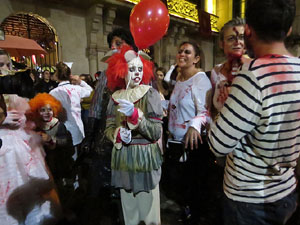Fires 2019. 8a. Zombie Walk de Girona dins el festival Acocollona't