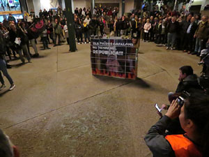 Concentraci&oacute; de protesta contra la pres&egrave;ncia de Felip VI a Catalunya a la pla&ccedil;a de l'U d'octubre