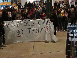 Concentraci&oacute; de protesta contra la pres&egrave;ncia de Felip VI a Catalunya a la pla&ccedil;a de l'U d'octubre