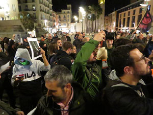 Concentraci&oacute; de protesta contra la pres&egrave;ncia de Felip VI a Catalunya a la pla&ccedil;a de l'U d'octubre