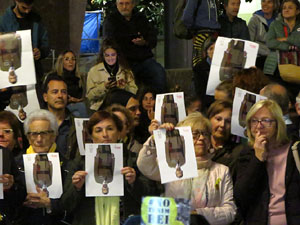 Concentraci&oacute; de protesta contra la pres&egrave;ncia de Felip VI a Catalunya a la pla&ccedil;a de l'U d'octubre