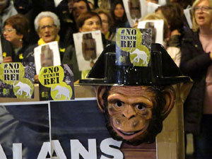 Concentraci&oacute; de protesta contra la pres&egrave;ncia de Felip VI a Catalunya a la pla&ccedil;a de l'U d'octubre