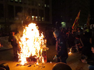 Concentraci&oacute; de protesta contra la pres&egrave;ncia de Felip VI a Catalunya a la pla&ccedil;a de l'U d'octubre