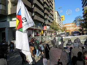 Manifestaci&oacute; antifeixista a la pla&ccedil;a de l'U d'octubre contra la convocat&ograve;ria de SCC de celebraci&oacute; de la Constituci&oacute; espanyola