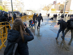 Manifestaci&oacute; antifeixista a la pla&ccedil;a de l'U d'octubre contra la convocat&ograve;ria de SCC de celebraci&oacute; de la Constituci&oacute; espanyola