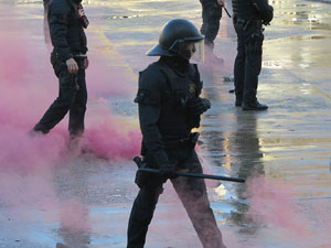 Manifestaci&oacute; antifeixista a la pla&ccedil;a de l'U d'octubre contra la convocat&ograve;ria de SCC de celebraci&oacute; de la Constituci&oacute; espanyola
