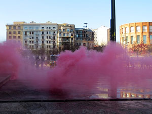 Manifestaci&oacute; antifeixista a la pla&ccedil;a de l'U d'octubre contra la convocat&ograve;ria de SCC de celebraci&oacute; de la Constituci&oacute; espanyola