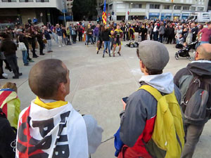 Sortida de la columna de la Marxa per la Llibertat des de la pla&ccedil;a de l'1 d'octubre de 2017 de Girona