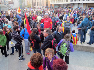 Sortida de la columna de la Marxa per la Llibertat des de la pla&ccedil;a de l'1 d'octubre de 2017 de Girona