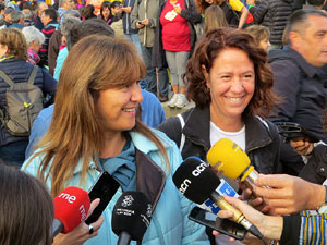Sortida de la columna de la Marxa per la Llibertat des de la pla&ccedil;a de l'1 d'octubre de 2017 de Girona