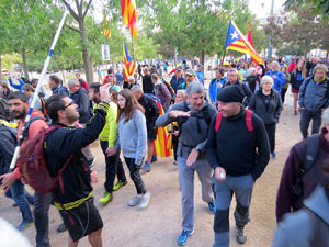 Sortida de la columna de la Marxa per la Llibertat des de la pla&ccedil;a de l'1 d'octubre de 2017 de Girona