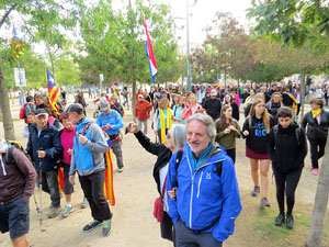 Sortida de la columna de la Marxa per la Llibertat des de la pla&ccedil;a de l'1 d'octubre de 2017 de Girona