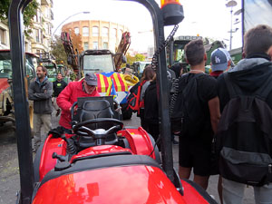 Sortida de la columna de la Marxa per la Llibertat des de la pla&ccedil;a de l'1 d'octubre de 2017 de Girona