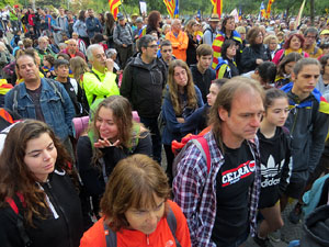 Sortida de la columna de la Marxa per la Llibertat des de la pla&ccedil;a de l'1 d'octubre de 2017 de Girona