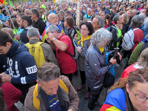 Sortida de la columna de la Marxa per la Llibertat des de la pla&ccedil;a de l'1 d'octubre de 2017 de Girona