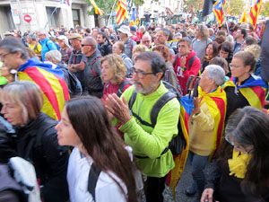 Sortida de la columna de la Marxa per la Llibertat des de la pla&ccedil;a de l'1 d'octubre de 2017 de Girona