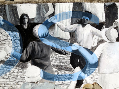 Detall de l'obra d'Enric Lucas Parra al carrer Marf&agrave;