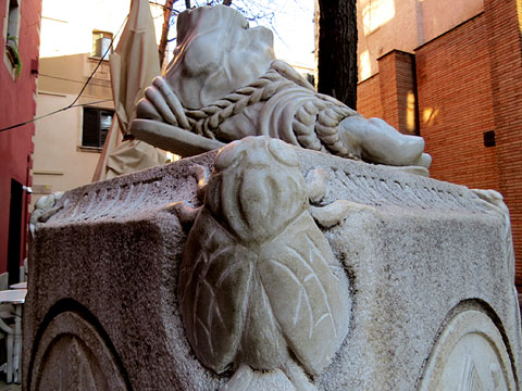 La petjada de Sant Narc&iacute;s al carrer de les Mosques