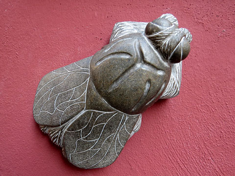 Mosca de pedra de Girona al carrer de les Mosques, obra de Gerard Roca Ayats