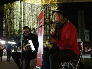 Nadal 2019 a Girona. Girona Christmas Swing amb Pau Morales & Ricard Figueres, a la pla&ccedil;a Miquel Santal&oacute;